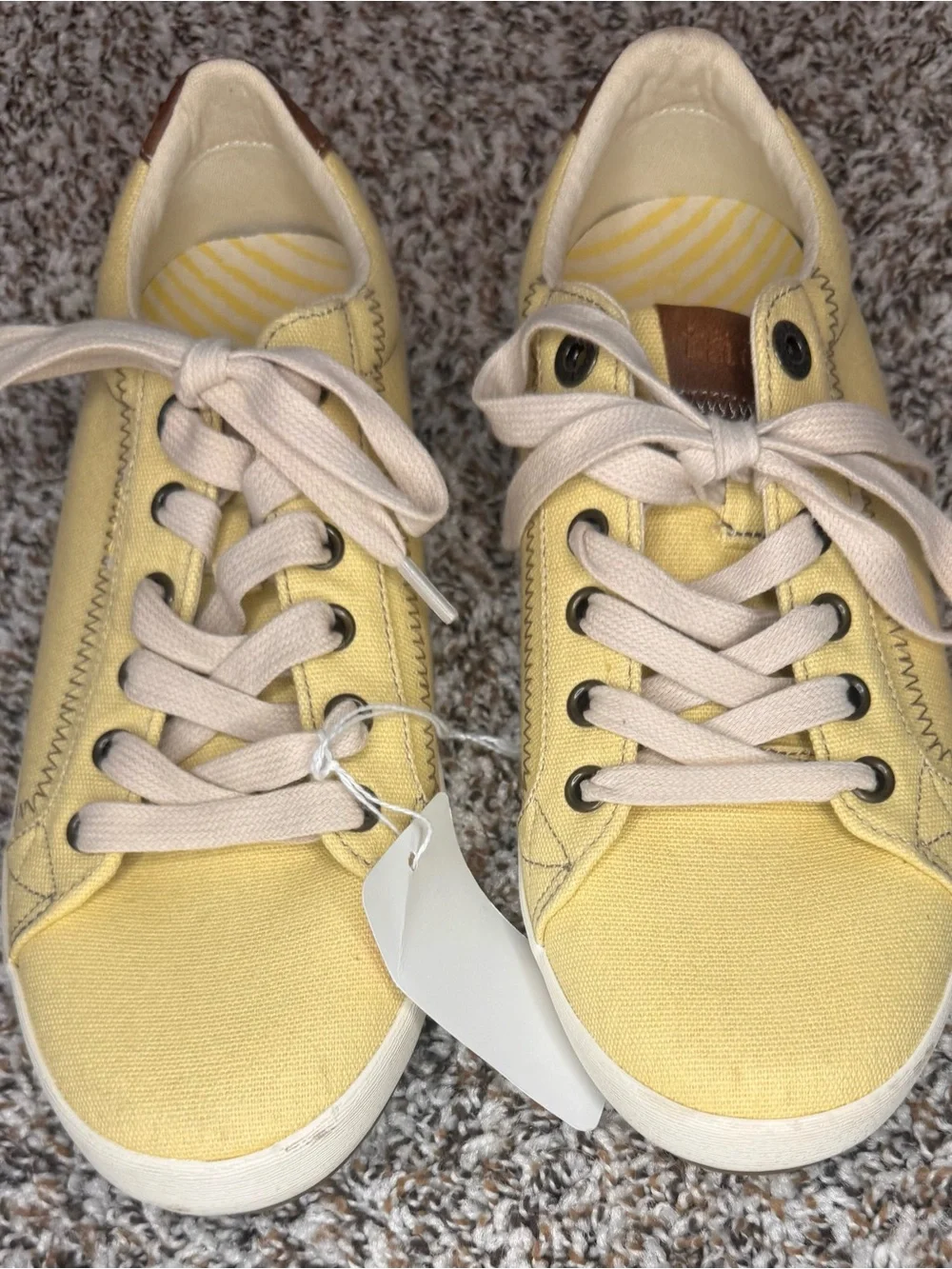 Taos Star Burst Women’s Size 9 Yellow Canvas Lace Up Comfort Sneakers NWT